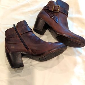 B.O.C. Brown Leather Booties Size 9.5M